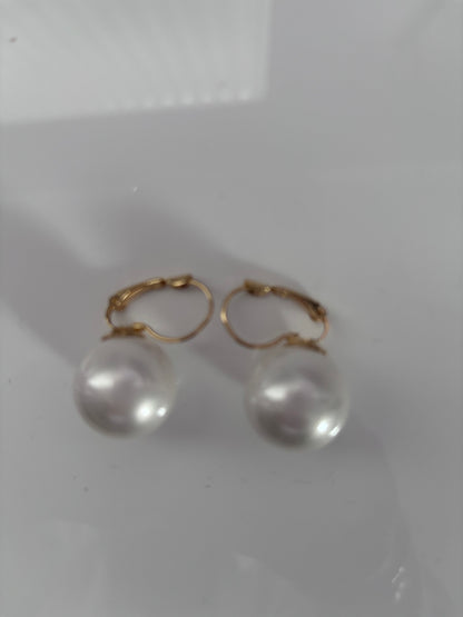 The classic one: Large Pearl Earrings in Gold