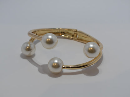 The Keisha: Gold and faux pearl bangle