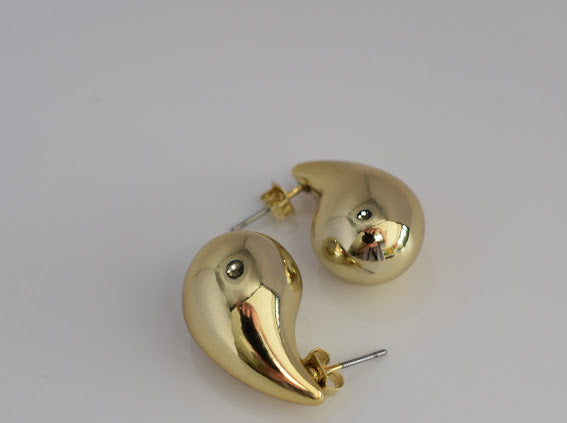 The rain drops: Earring available in 3 styles in gold