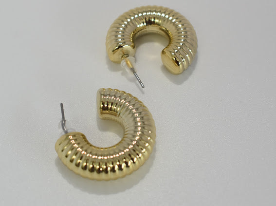 The Ribbed: Earrings in silver or gold