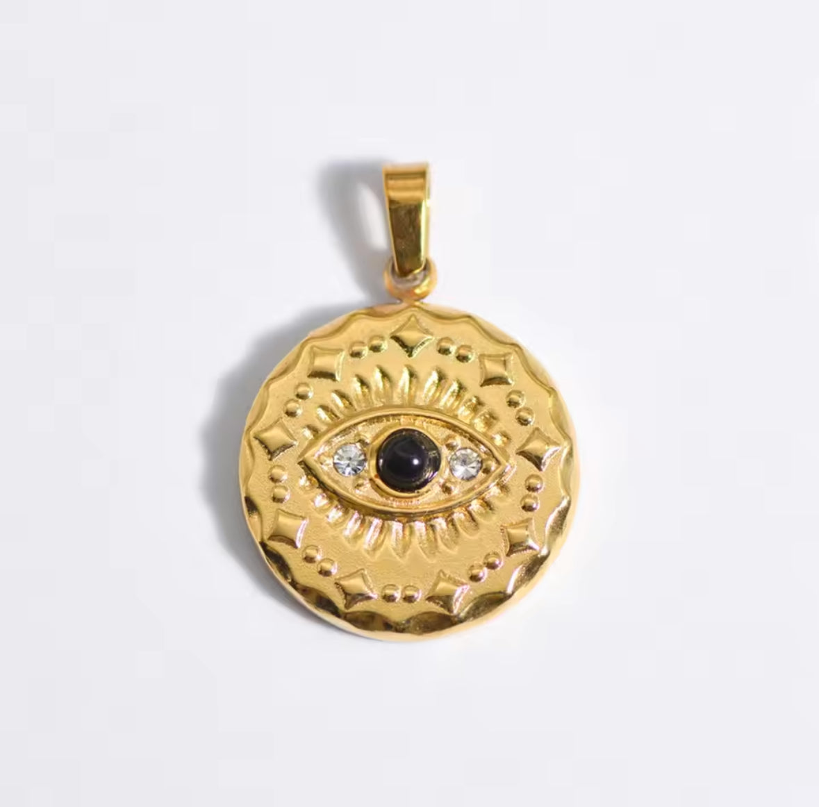 The Chic: 18k gold plated pendant with chain