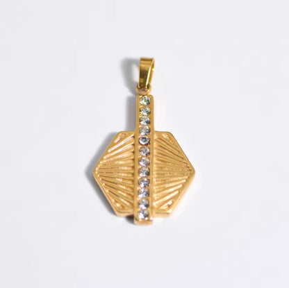 The Chic: 18k gold plated pendant with chain