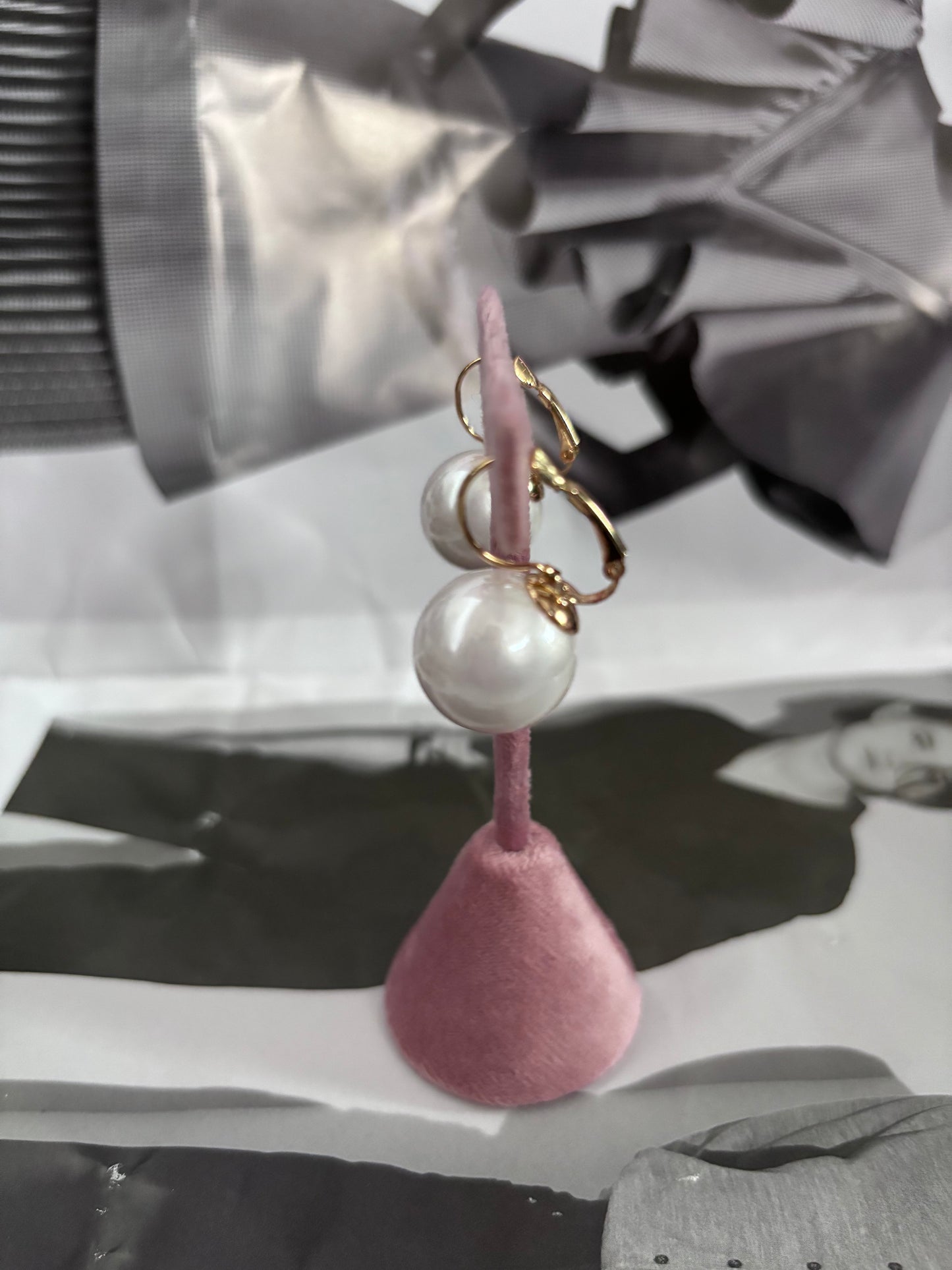 The classic one: Large Pearl Earrings in Gold