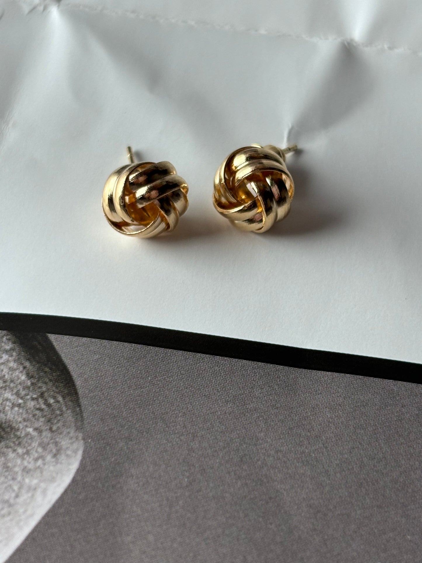 The knot: 18k gold plated earrings